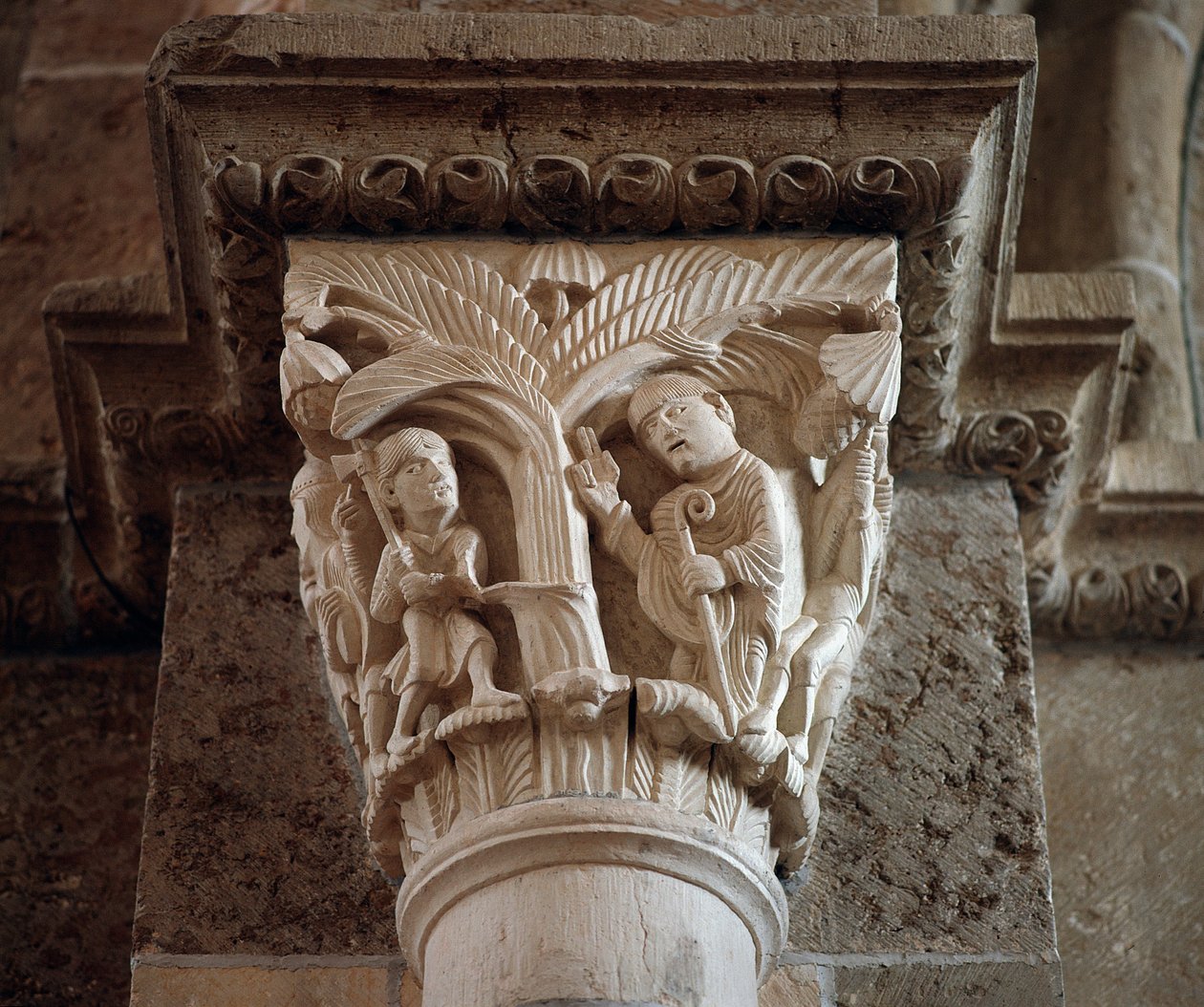 Sankt Martin beordrer et helligt træ, der skal fældes (udskåret hovedstad) af Romanesque