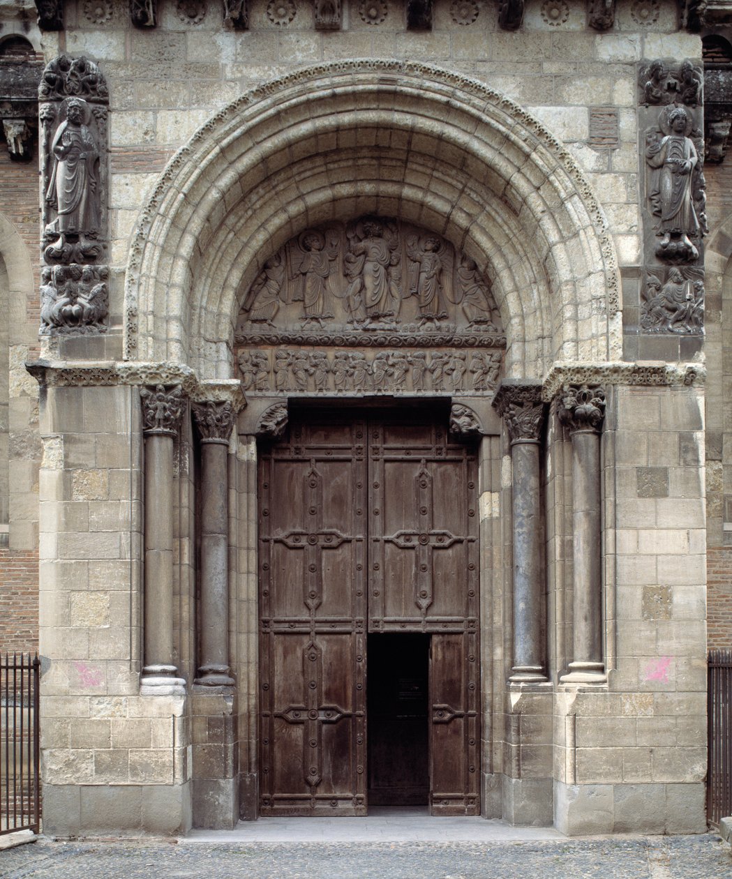 Basilikaens sydportal af Romanesque