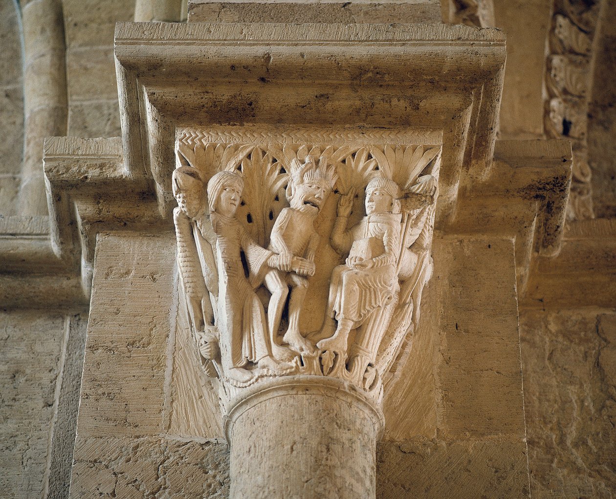 Djævelen viser en kvinde til den hellige Benedikt for at friste ham, hovedstaden i narthexen (skulpturen) af Romanesque