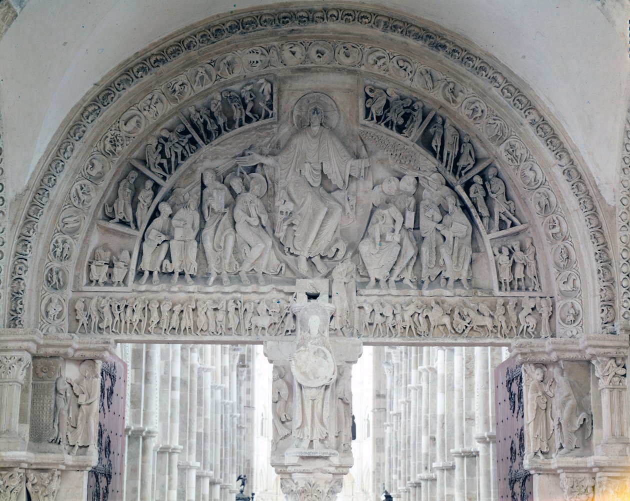 Vezelay Abbey (89), trommehinden i basilikaen Santa Maria Magdalene. 12. århundrede af Romanesque