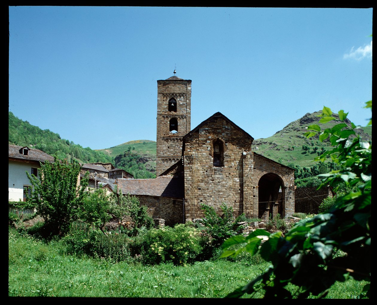 Udsigt over kirken af Romanesque