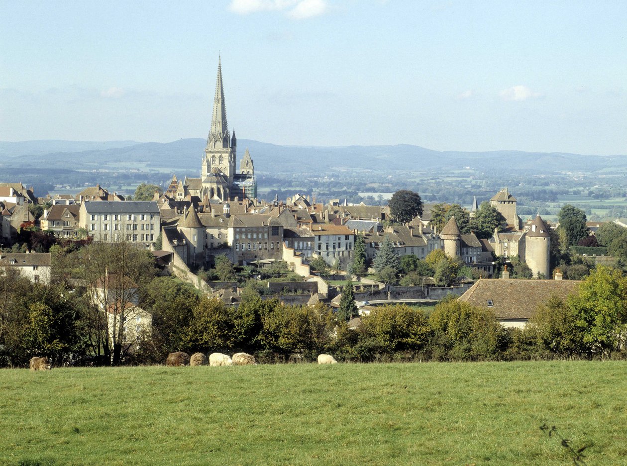 Udsigt over byen Autun og Cathedrale Saint Lazare (romansk arkitektur fra det 13. århundrede). Saone og Loire, Bourgogne, Frankrig. af Romanesque