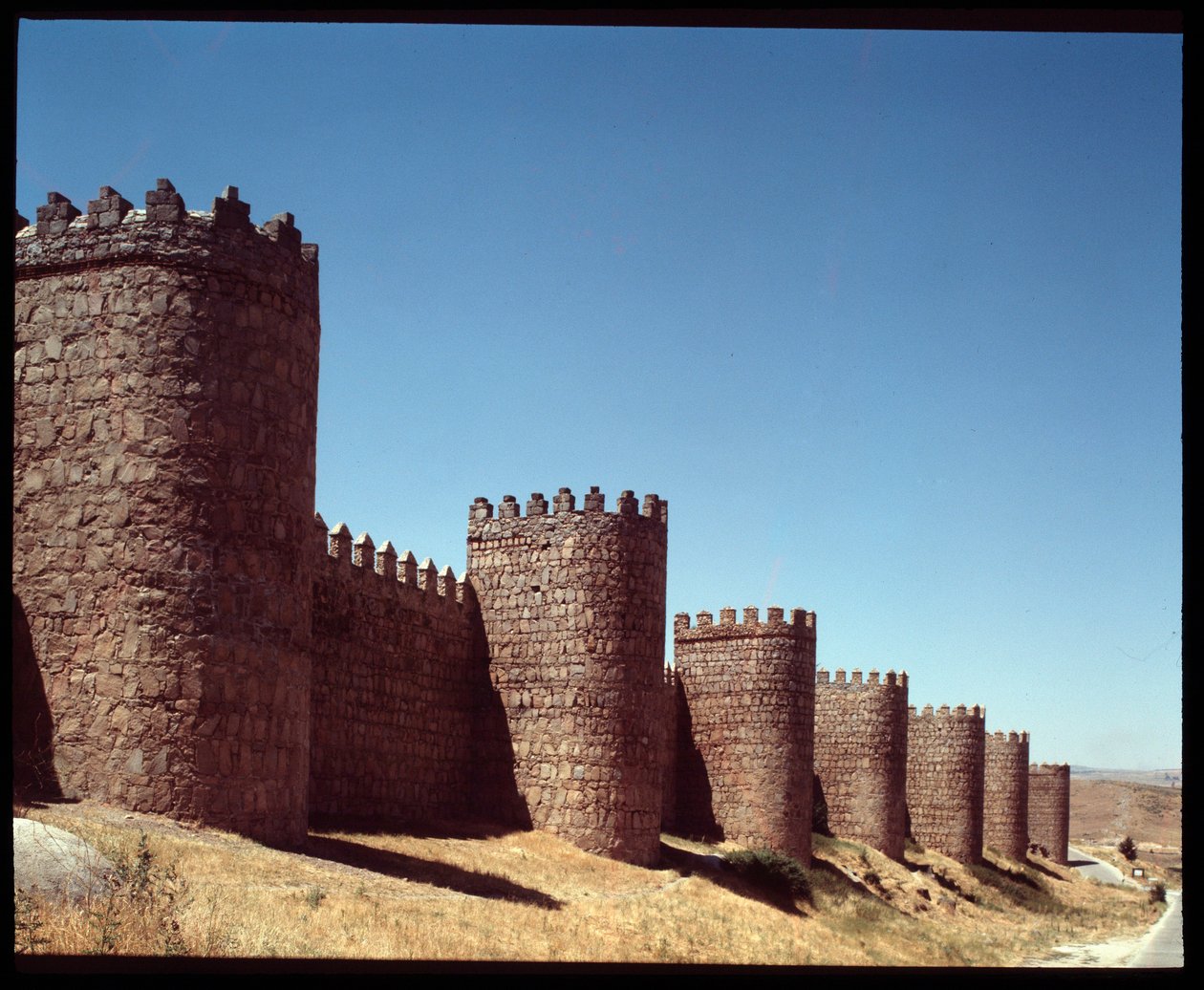 Udsigt over væggene i Avila, Spanien (Udsigt over væggene i Avila, Spanien) af Romanesque