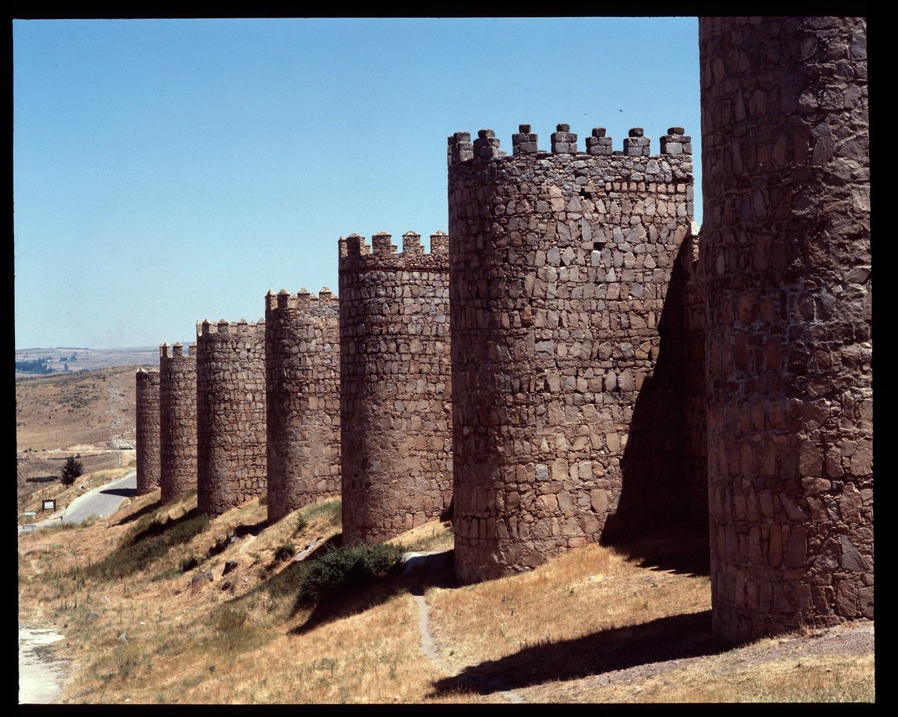 Udsigt over væggene i Avila, Spanien (Udsigt over væggene i Avila, Spanien) af Romanesque