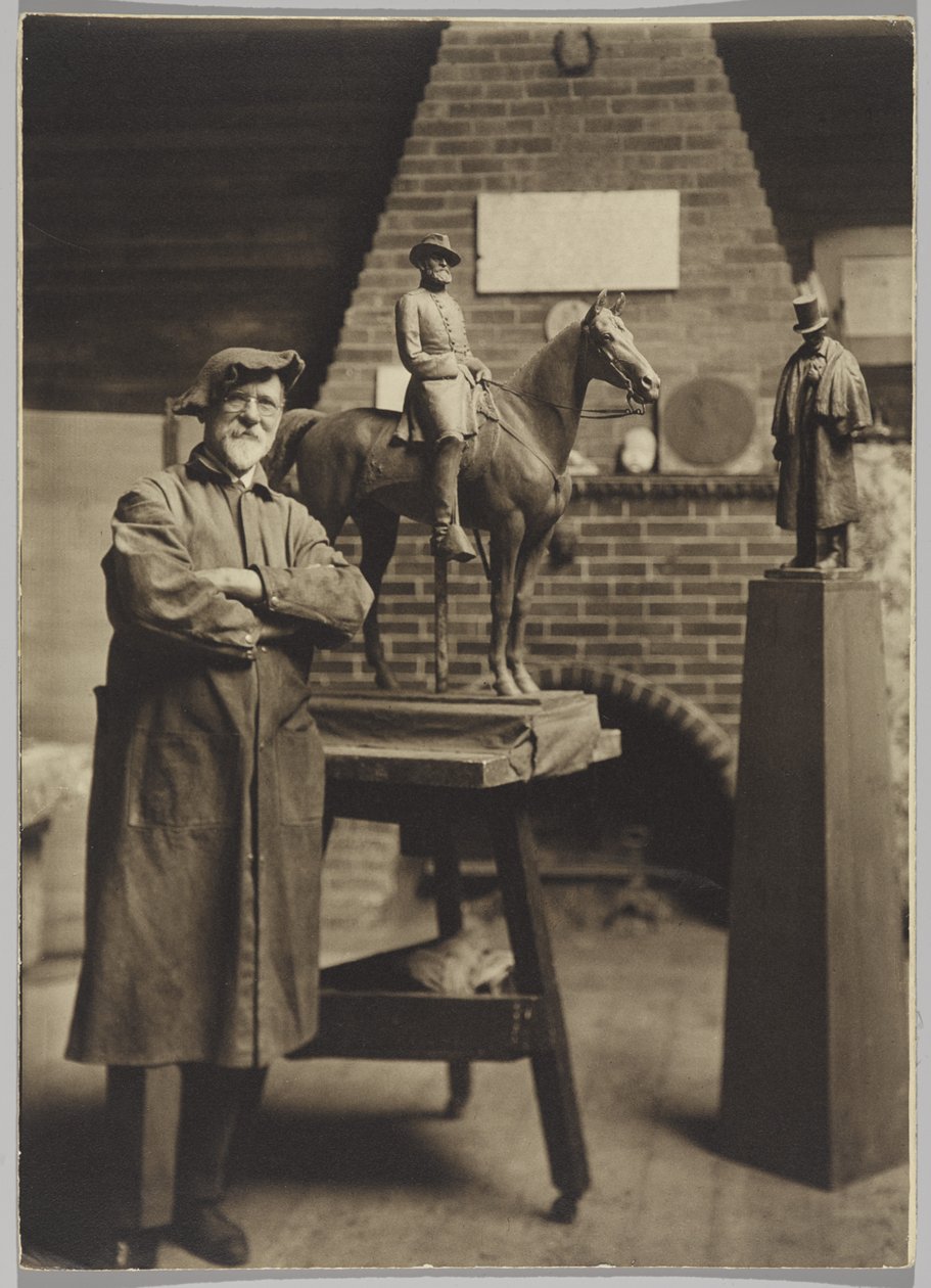 I studiet, Cyrus Dallin (s/h-foto) af Ross W. Baker