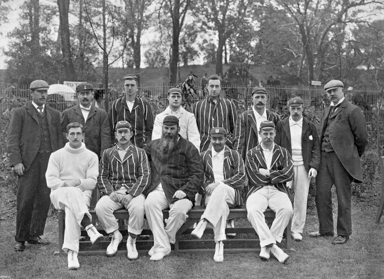 Sydengland XI crickethold vs Australians, c1899 af Russell and Sons
