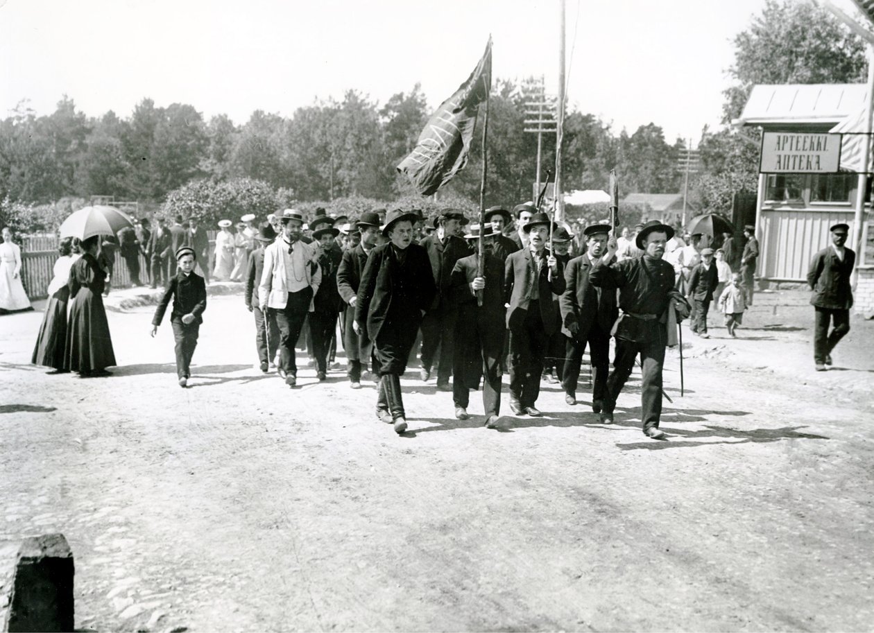 En protestmarch i Sankt Petersborg, 1906 af Russian Photographer