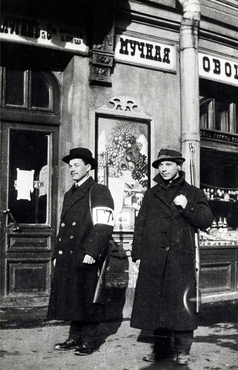 Bymilits på Kamennoostrovsky Prospekt i Petrograd, 1917 af Russian Photographer
