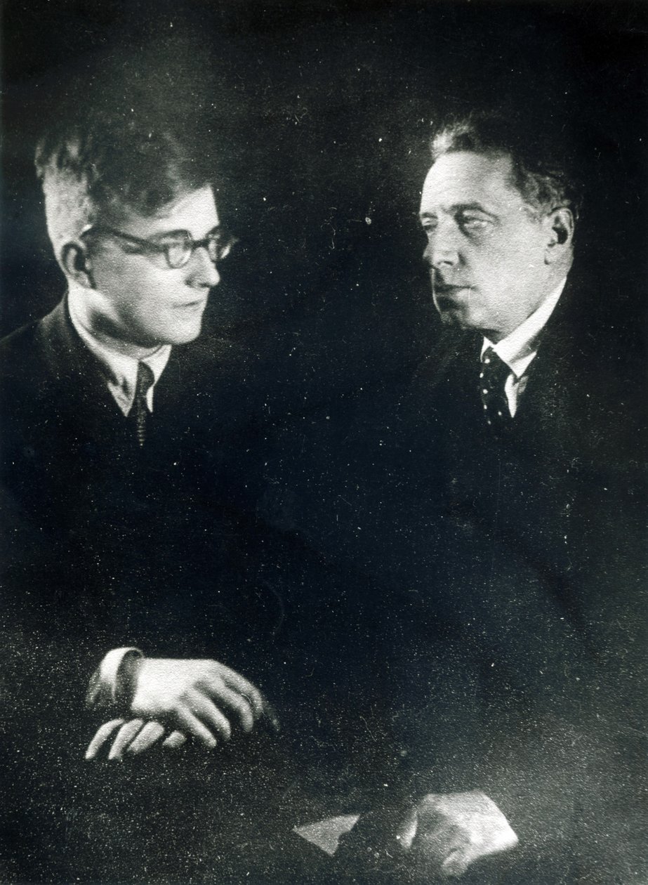 Komponist Dmitri Shostakovich med instruktøren og produceren Vsevelod Meyerhold, ca. 1930 af Russian Photographer