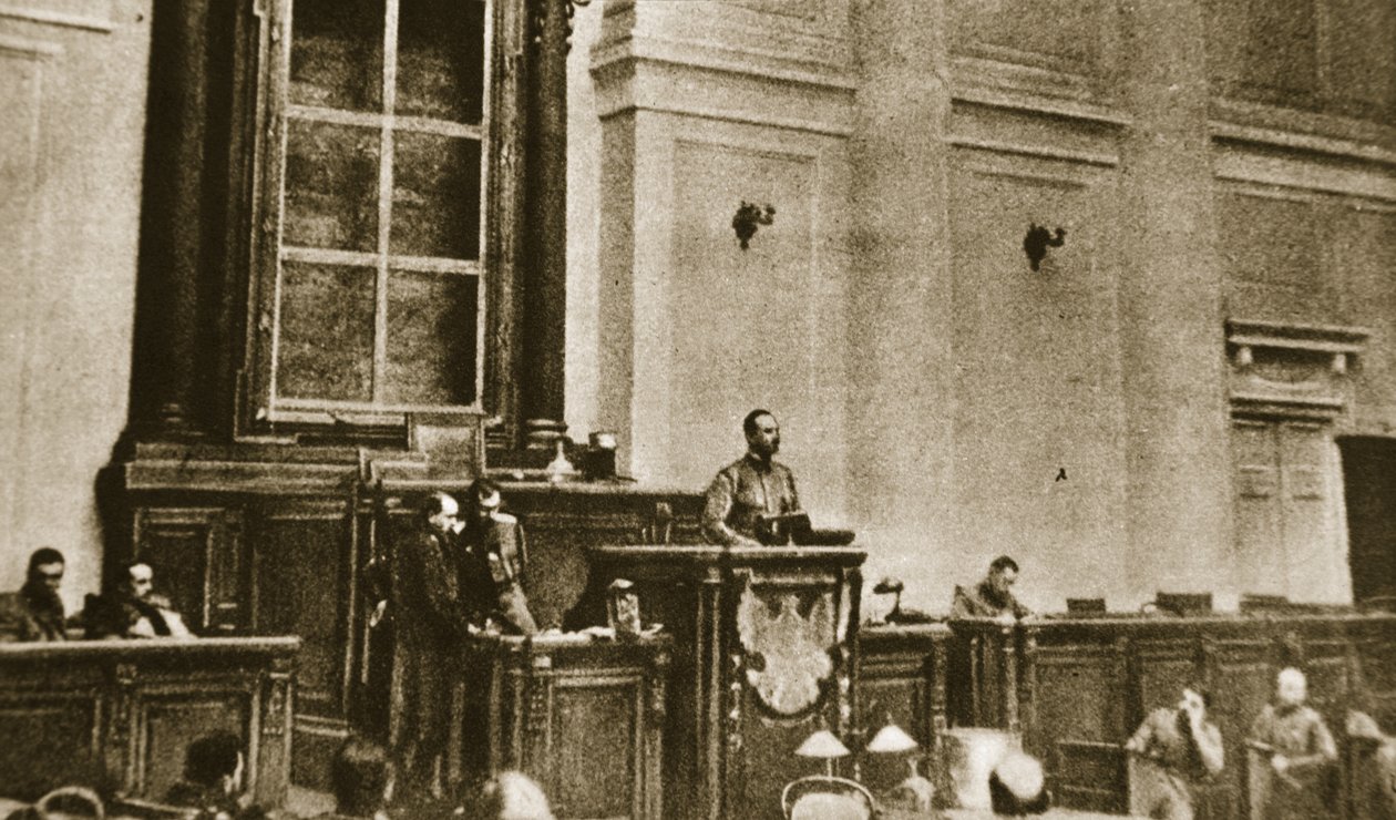 Første session af den sovjetiske Duma, 1917 (sepia-foto) af Russian Photographer