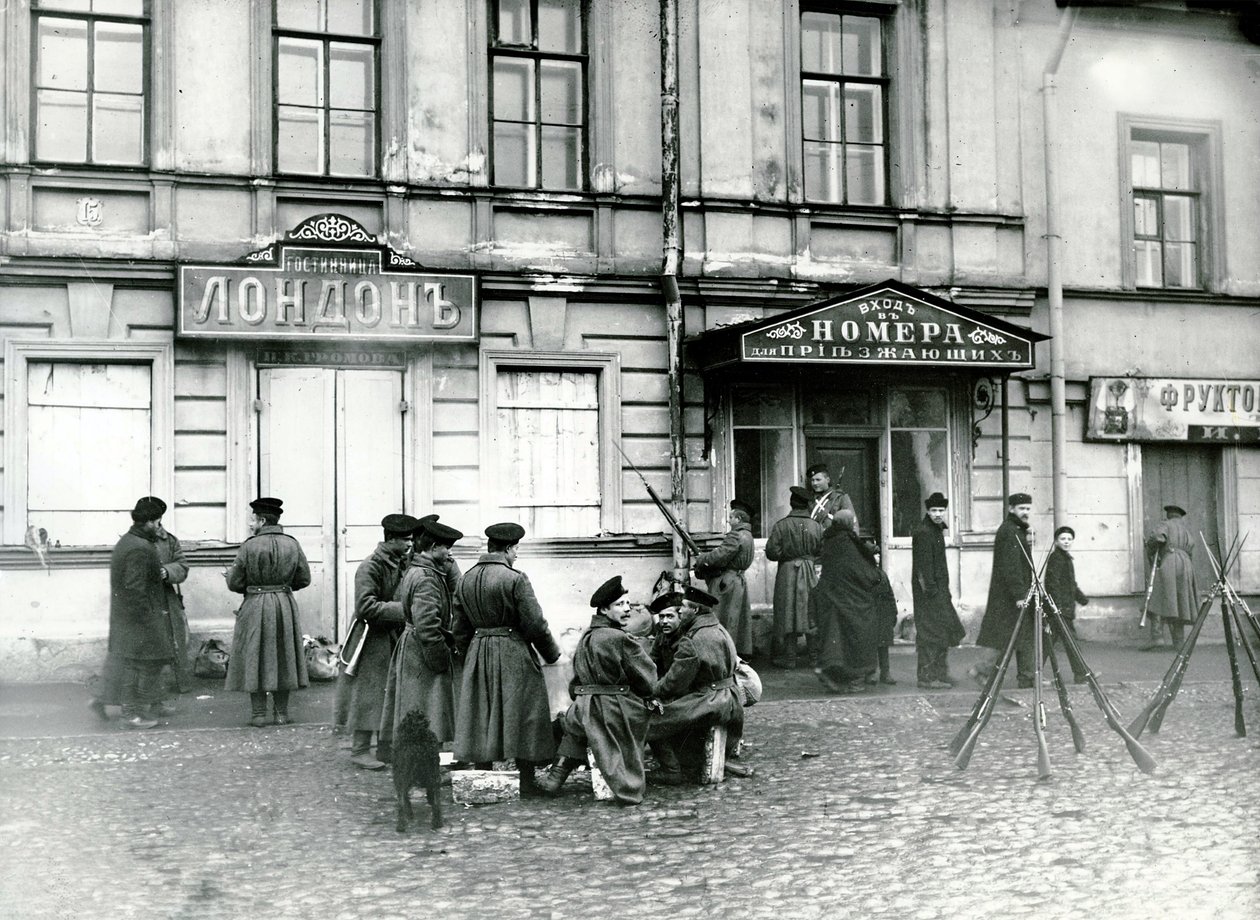 Militsfolk i en gade i St. Petersborg, 17. oktober 1905 af Russian Photographer