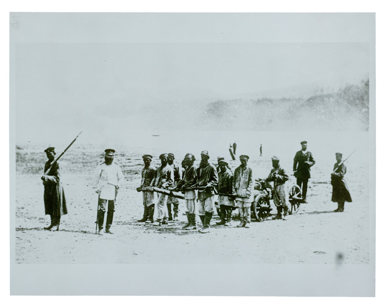 Fanger i Sibirien, 1897 af Russian Photographer