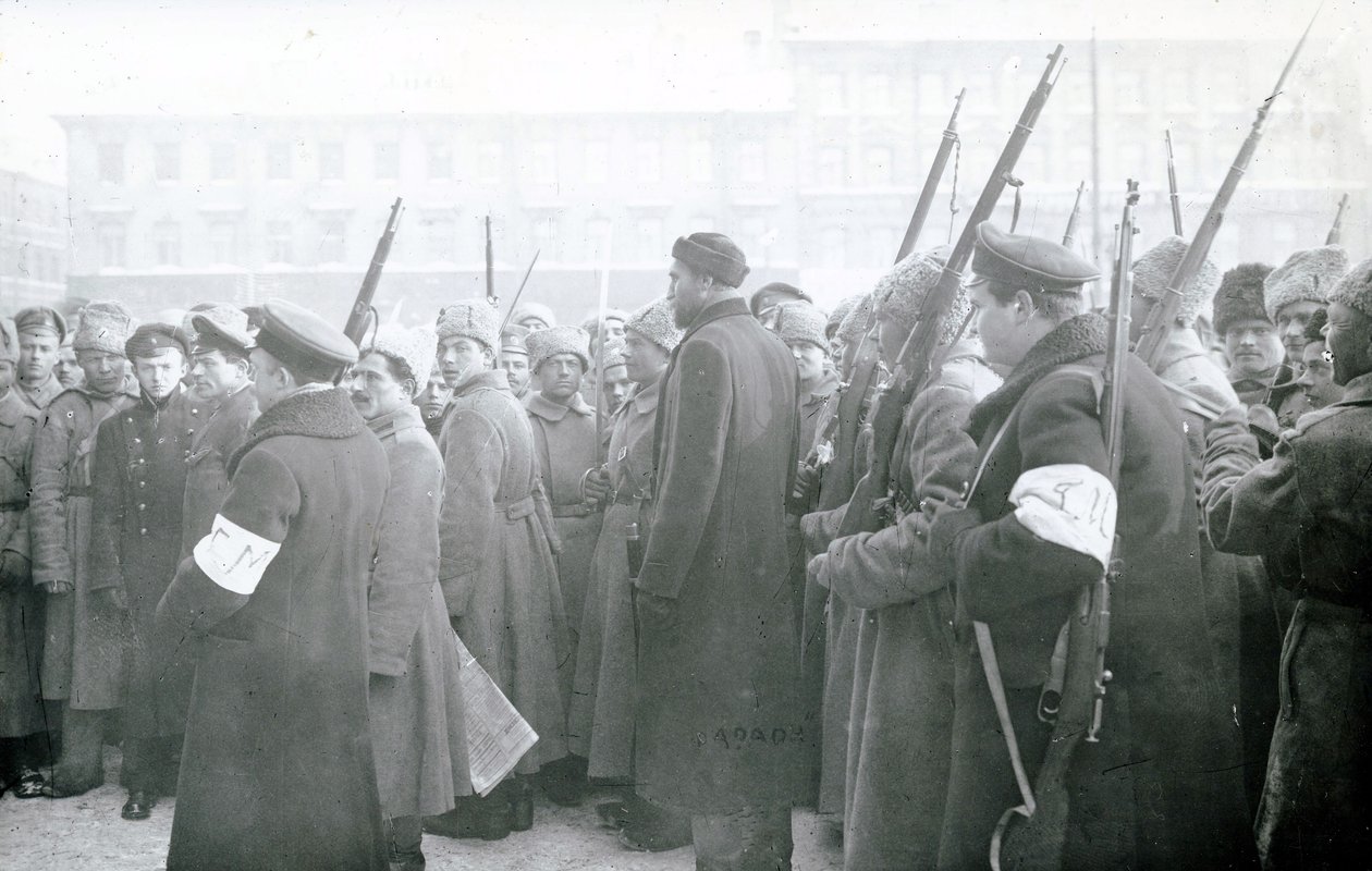 Revolutionære militser anholder politifolk, februar 1917 af Russian Photographer