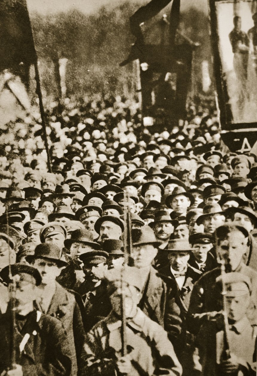 Revolutionister i Petrograd, 1917 (sepiafoto) af Russian Photographer