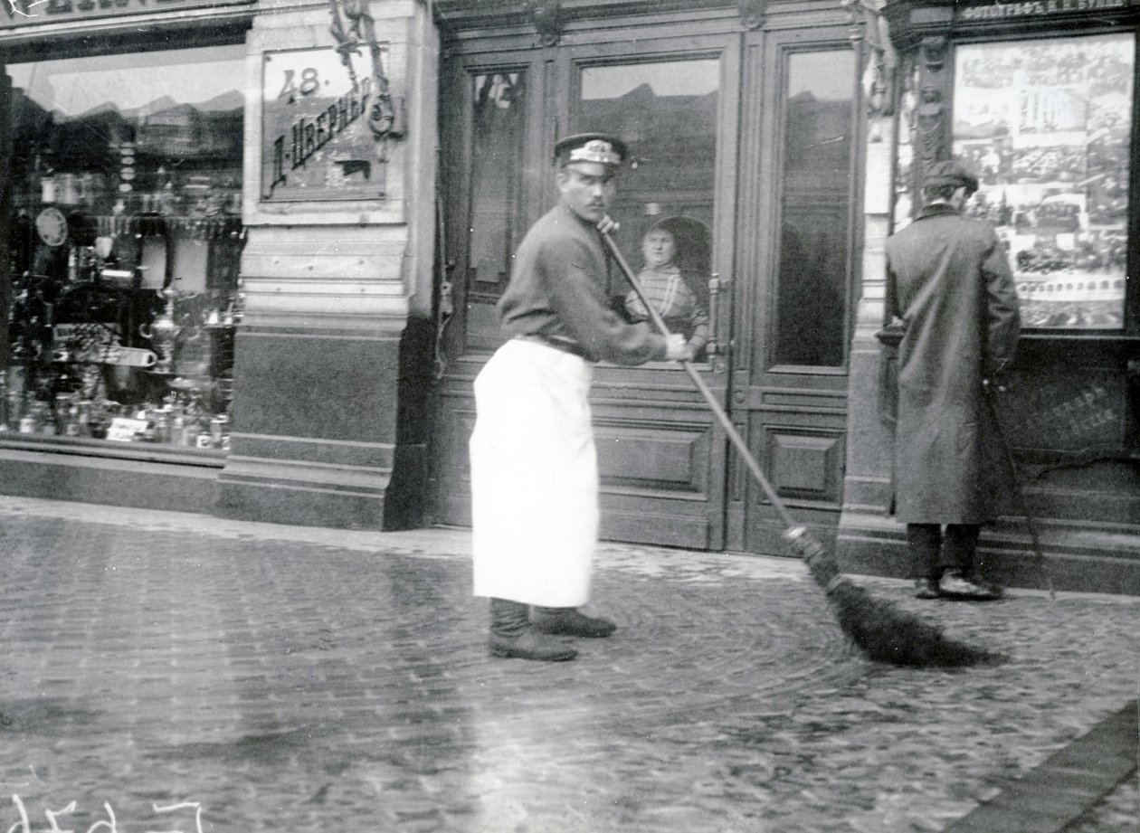 Vejfejer på Nevski Prospekt, Skt. Petersborg, 1913 af Russian Photographer