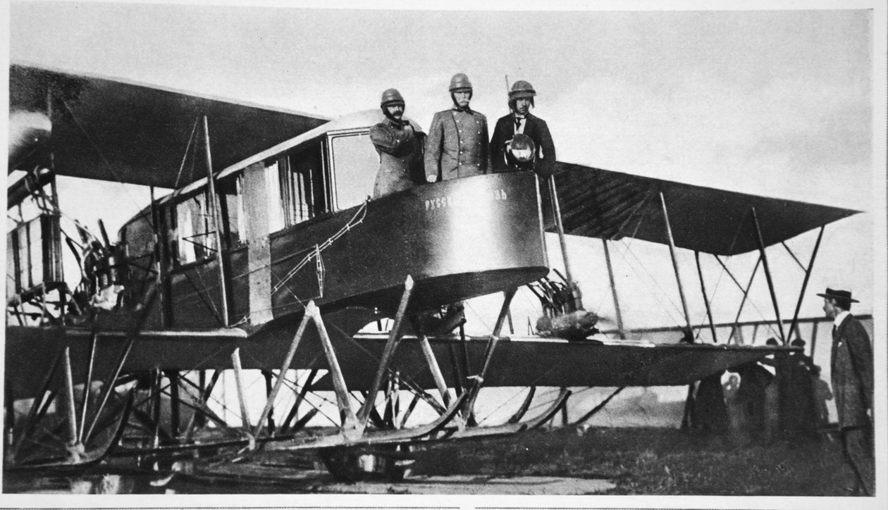 Ruslands 3 og et 12 tons fly til otte! En kæmpe Sikorsky biplan, hvoraf den ene bombarderede tyskerne i Østpreussen, fra The Illustrated War News af Russian Photographer