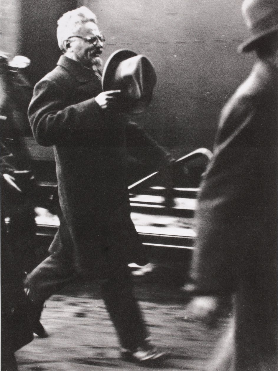 Trotskij ankommer til Paris (sepia foto) af Russian Photographer