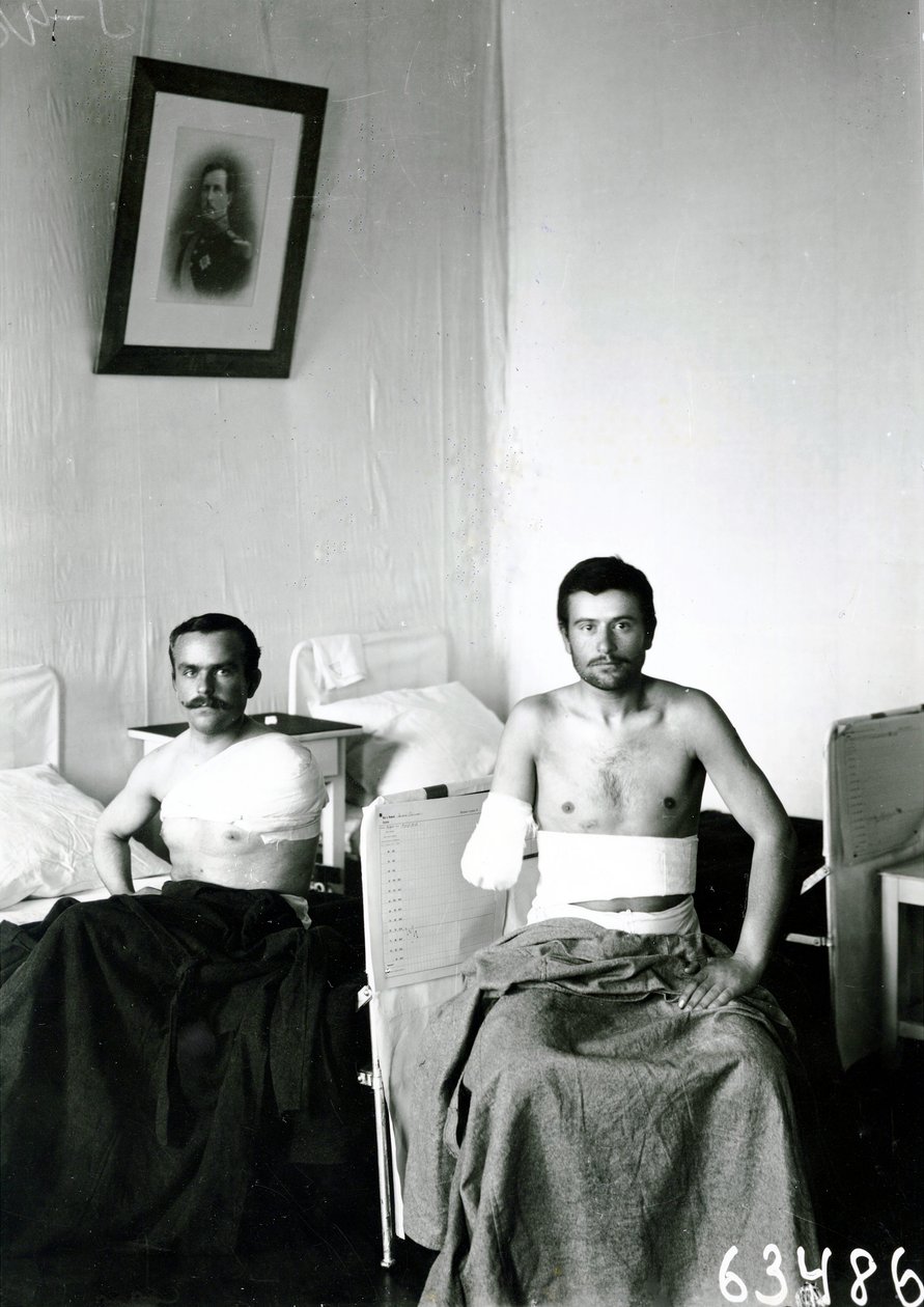 Sårede soldater på et militærhospital, Sankt Petersborg af Russian Photographer