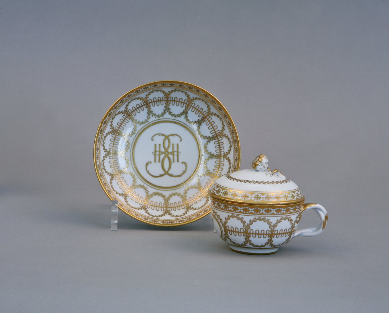 Kop og underkop med monogram af Catherine II Imperial Porcelænsfabrik, 1770-1780