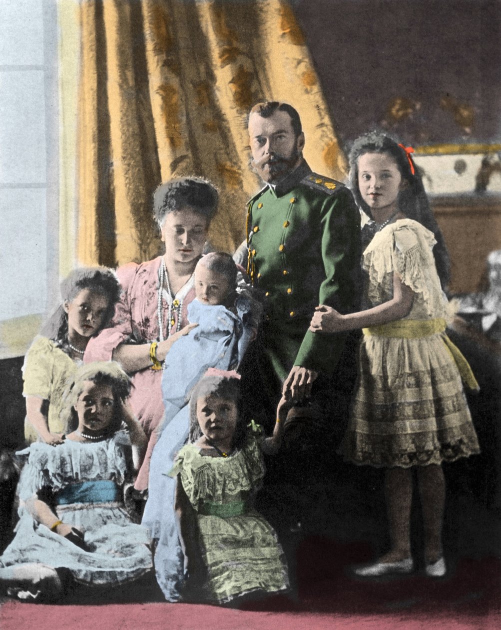 Familieportræt af zar Nicholas II (1868-1918) af Rusland - Fotografering omkring 1904-1905 af Russian Photographer