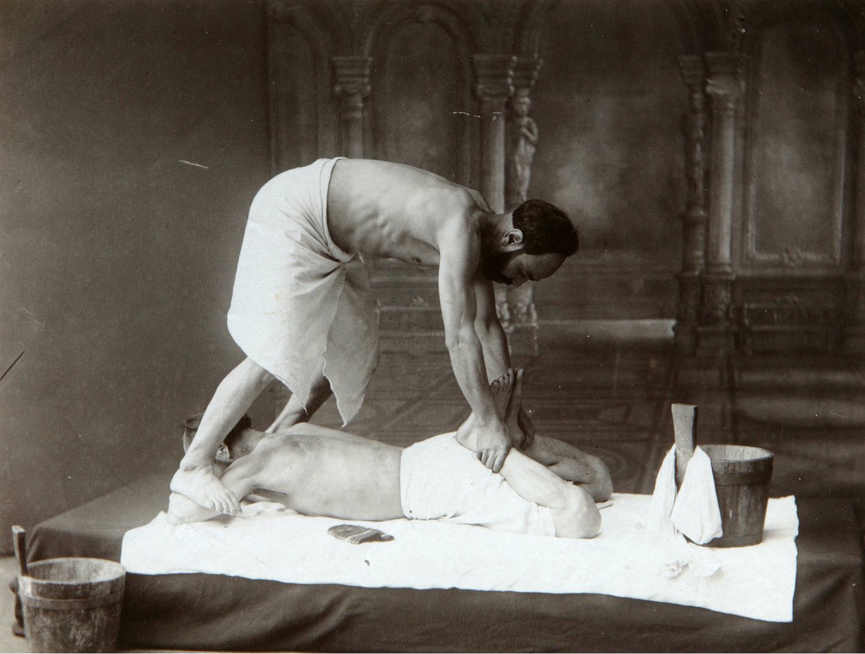 Det orientalske bad. Massage. Albumin-foto af Dmitri Ivanovich Yermakov (1845-1916) af Russian Photographer