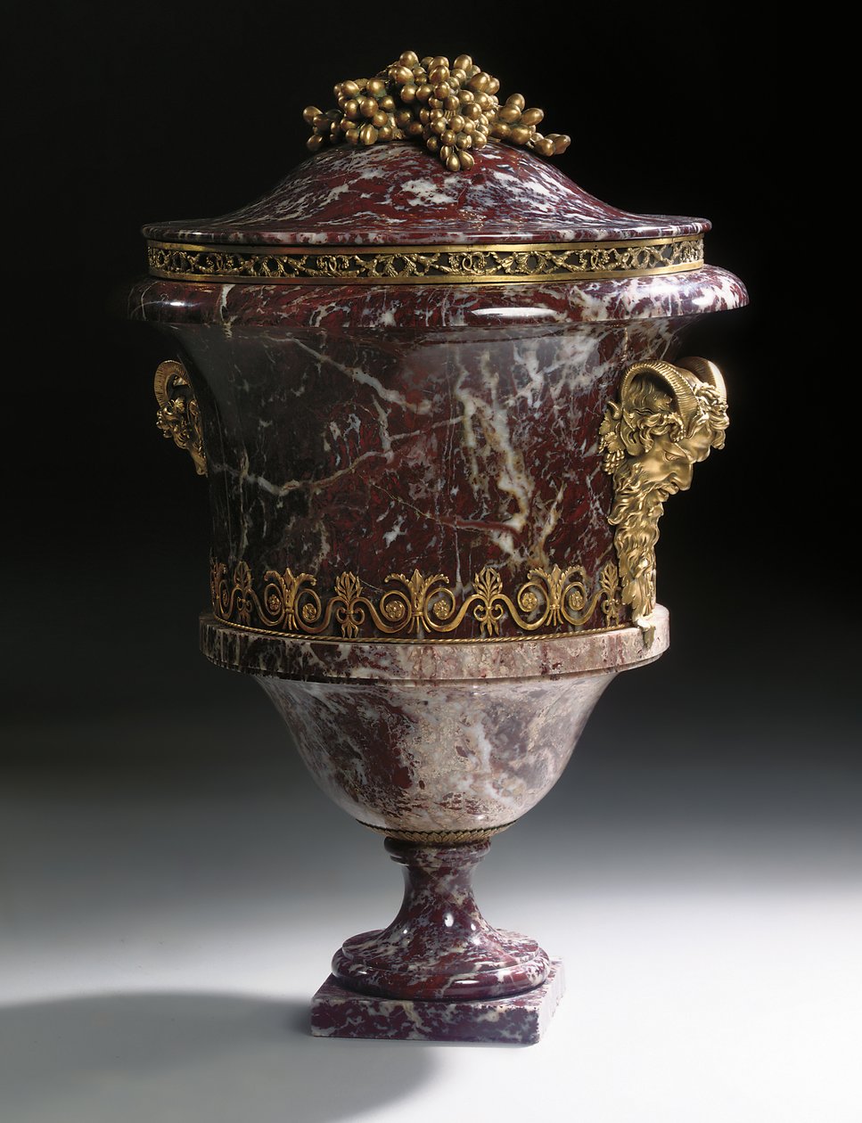 Et par vaser, ca. 1790 af Russian School