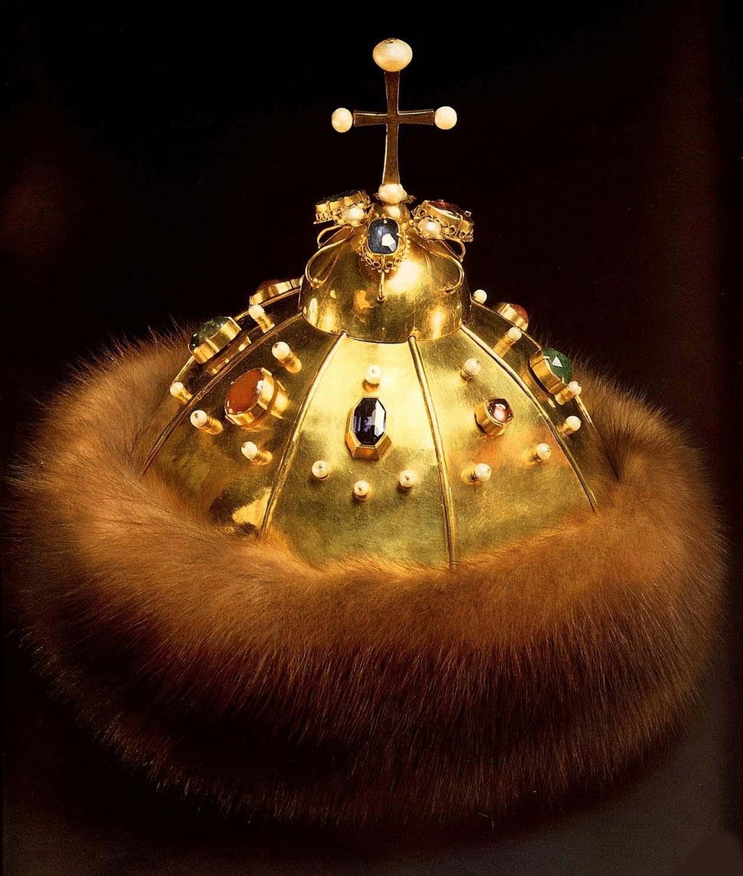 Krone, Kremls værksteder, 1682 (guld, sobel og ædelsten) af Russian School