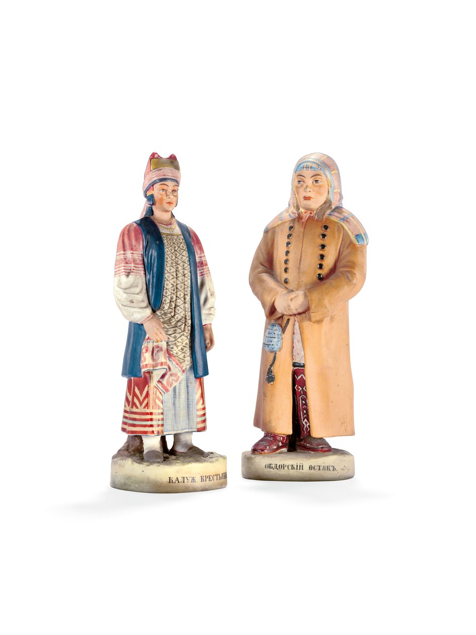 To porcelænsfigurer fra "The Peoples of Russia"-serien, forestillende en figur af en bondekvinde fra Kaluga og en figur af Ostyak fra Obdorsk, slutningen af 1800-tallet af Russian School