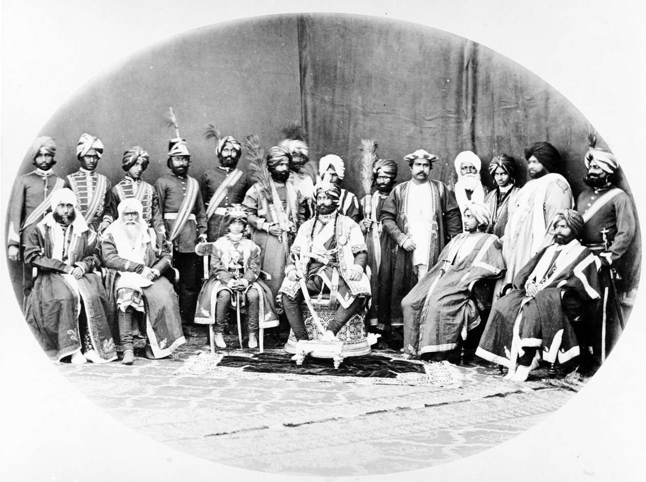 Ranbir Singh, Maharaja af Jammu og Kashmir og Suite, 1877 af S. and Shepherd, C. Bourne