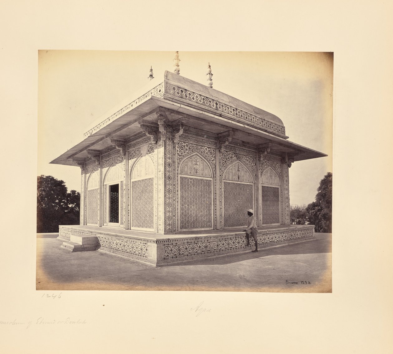 Agra; prins Etmad-Dowlahs mausoleum, marmorkuplen af Samuel Bourne