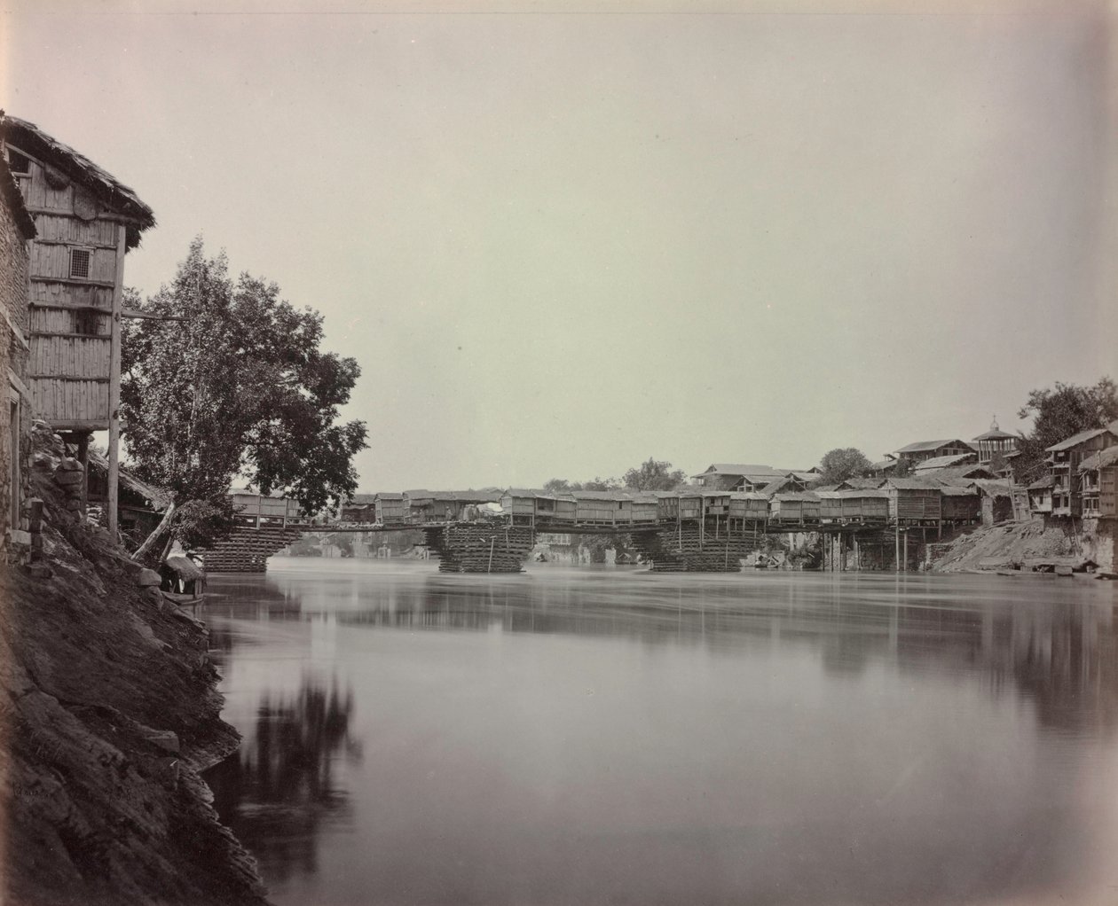 Butikkernes bro, Srinagar, Kashmir, 1864. af Samuel Bourne