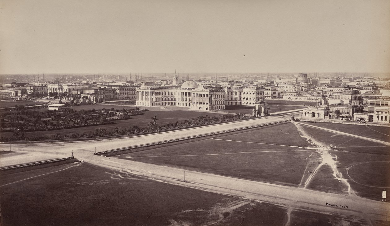 Calcutta. Oversigtsbillede. Regeringsbygningen i forgrunden af Samuel Bourne
