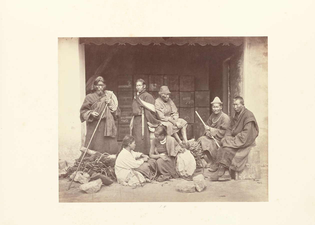 Darjeeling; Gruppe af bhooteaer og nepalesere af Samuel Bourne
