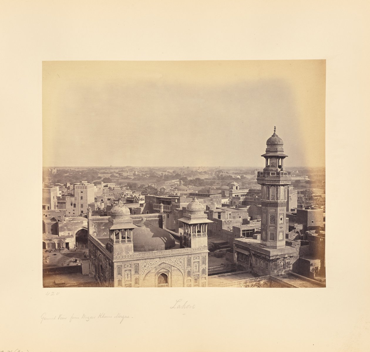 Lahore; fra Wazir Khan-moskeen af Samuel Bourne