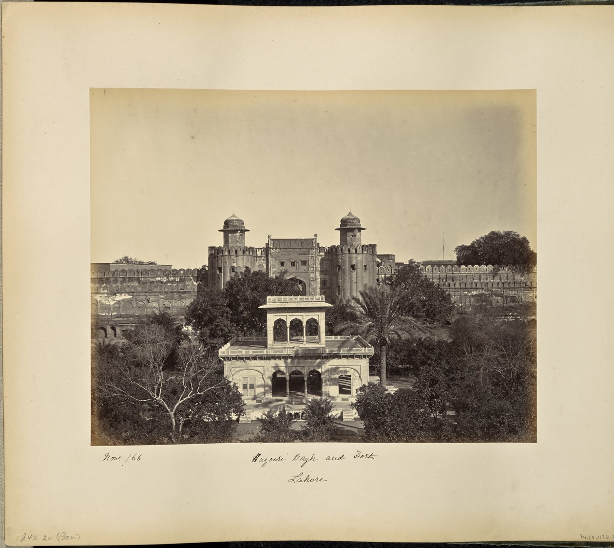 Lahore; Huzoori Bagh og Fort af Samuel Bourne