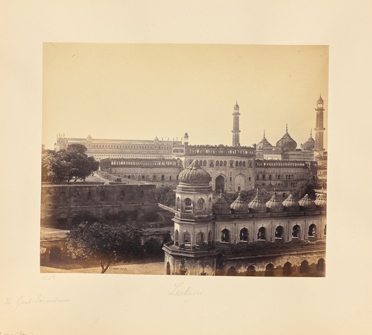 Lucknow; Den store imambara og moské af Samuel Bourne