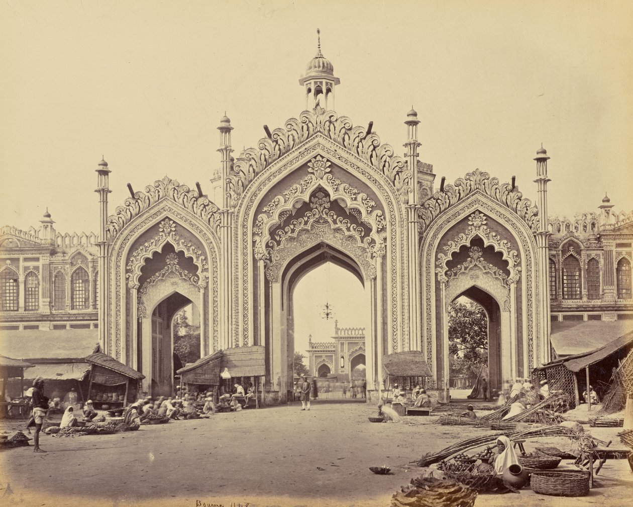 Lucknow; porten til Hooseinabad-basaren af Samuel Bourne