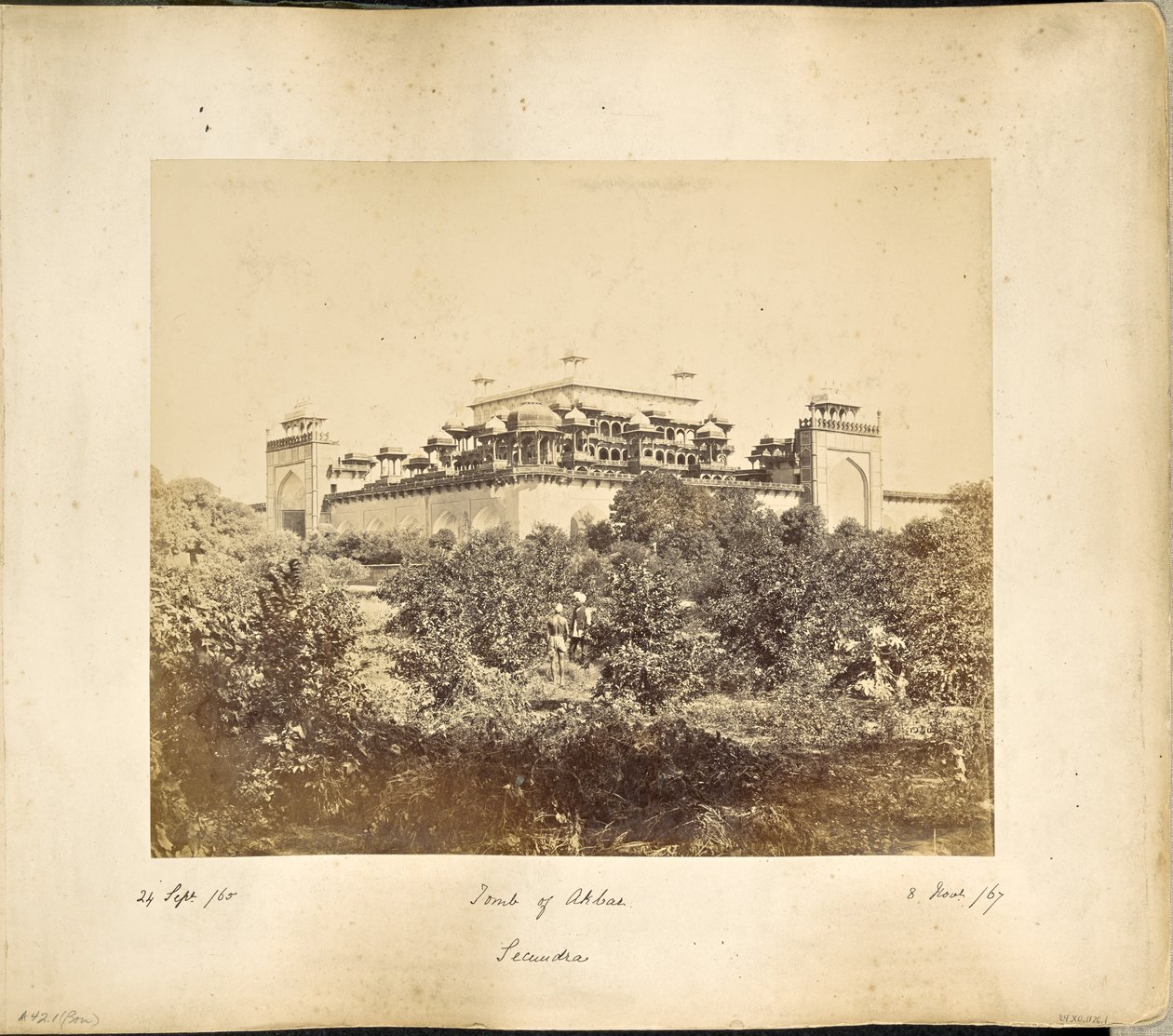 Secundra; Akbars mausoleum af Samuel Bourne