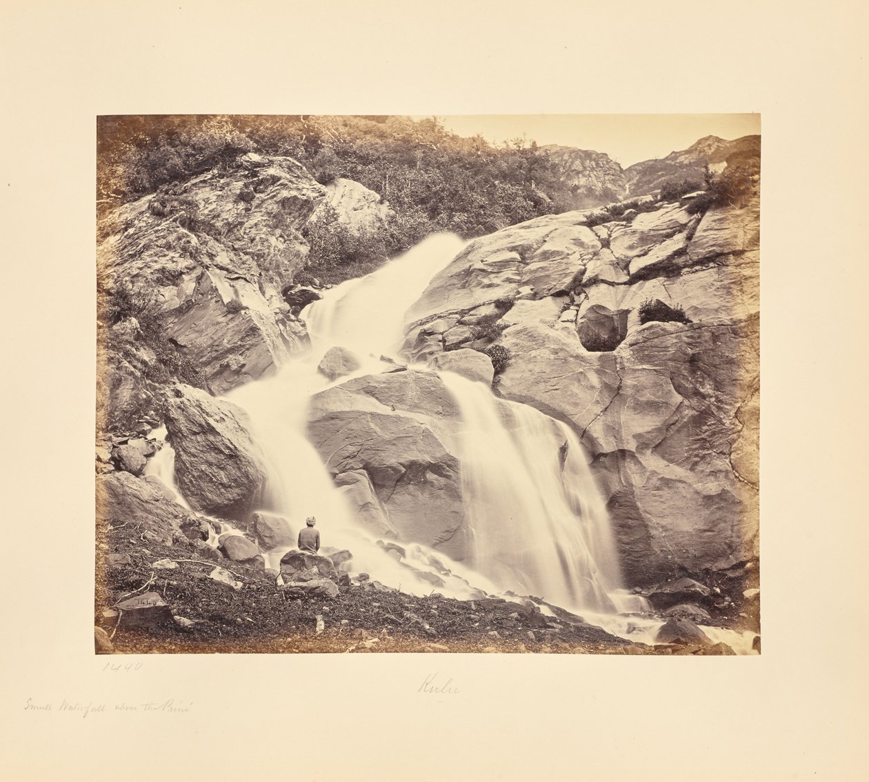 Lille vandfald over Prini, Kulu af Samuel Bourne