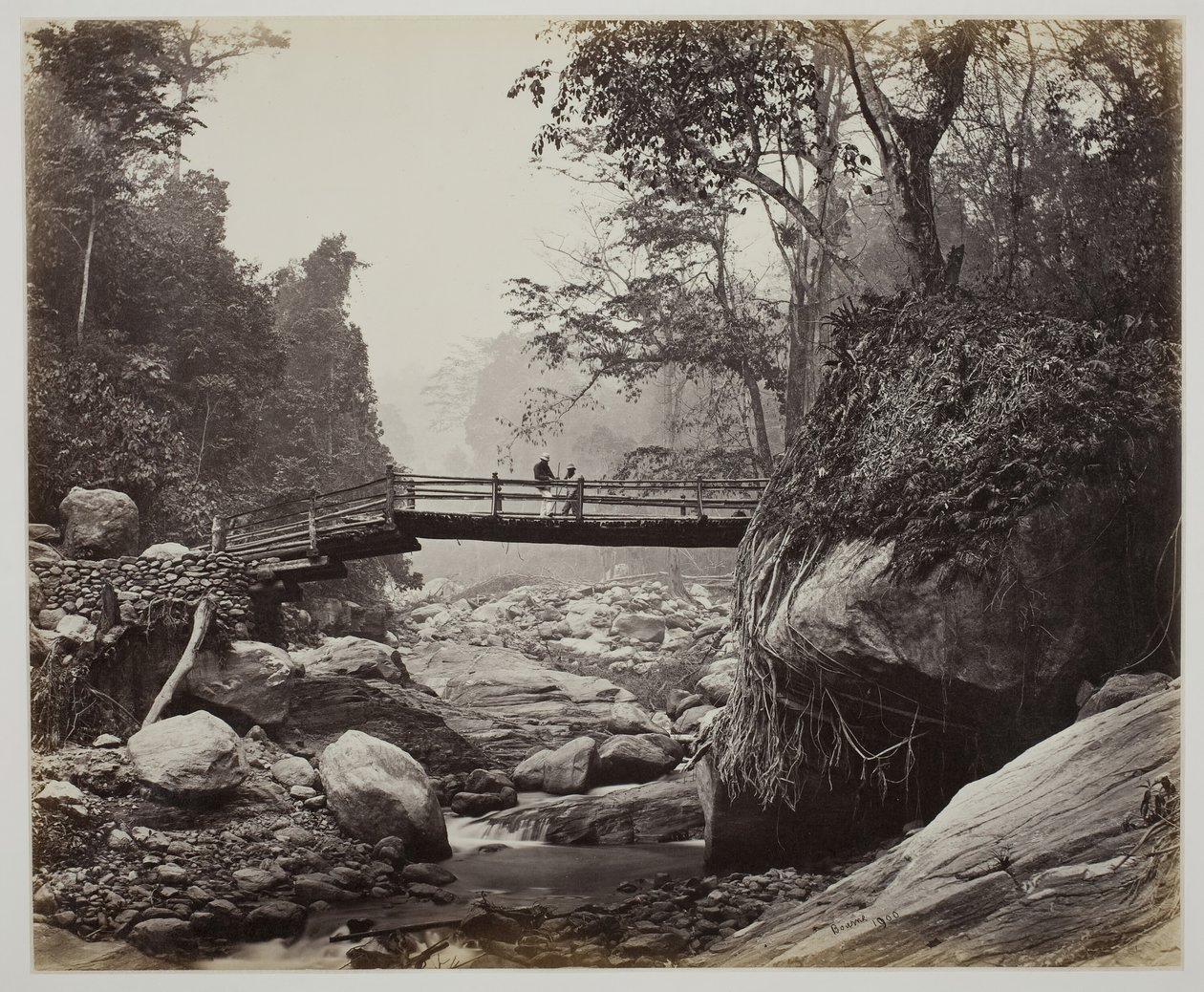Uden titel [gangbro over en flod], ca. 1865. af Samuel Bourne