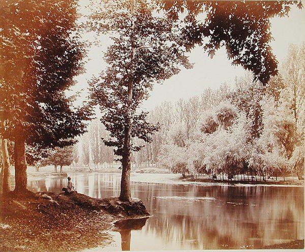 Udsigt over Dhul-kanalen, Kashmir, ca. 1865 (sepia-billede) af Samuel Bourne