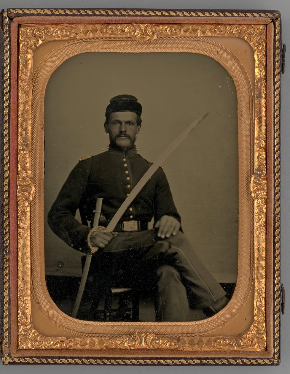 Uden titel portræt af en siddende soldat med sabel, 1862. af Samuel J. Miller