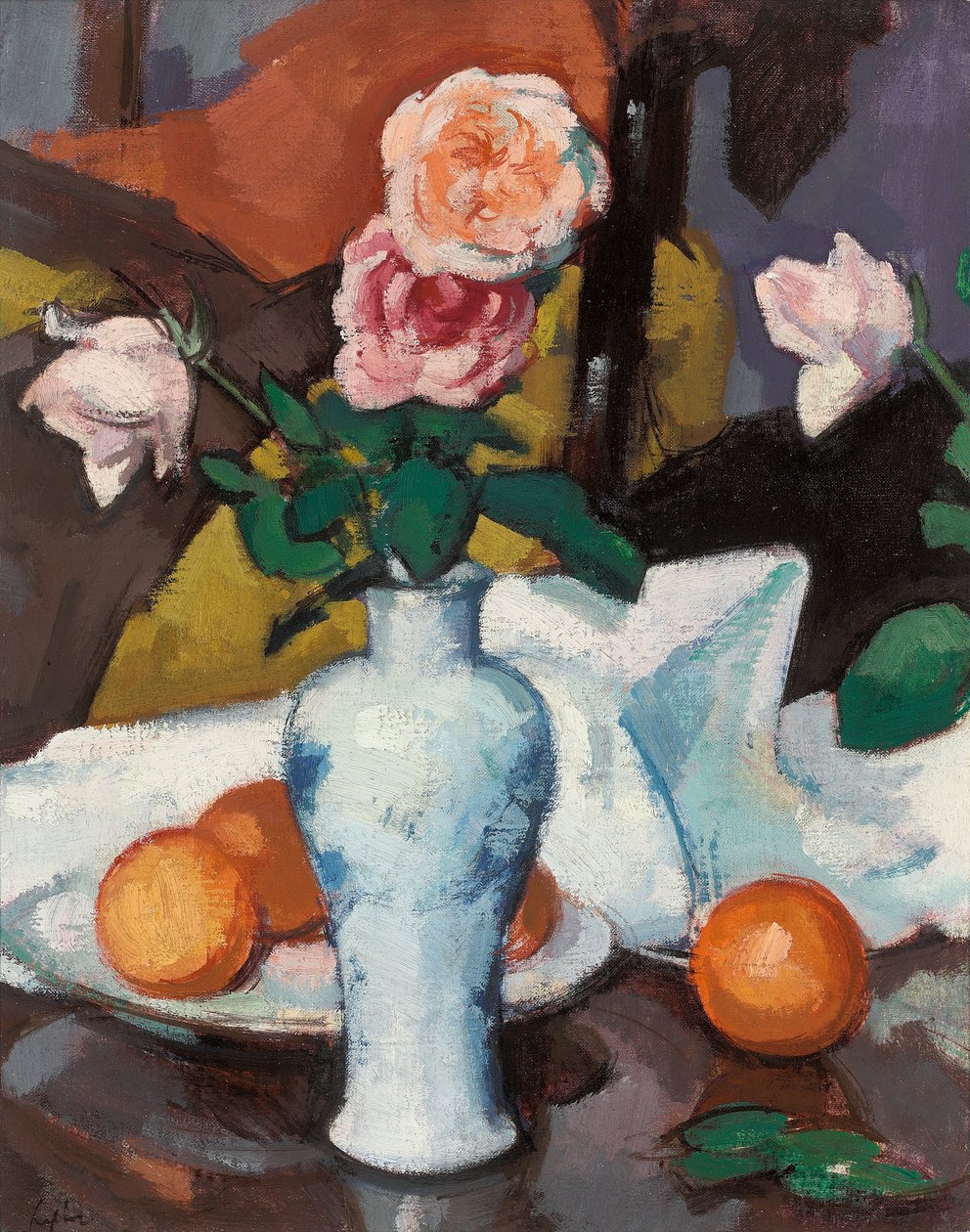 Roser i en vase med appelsiner og en hvid dug, af Samuel John Peploe