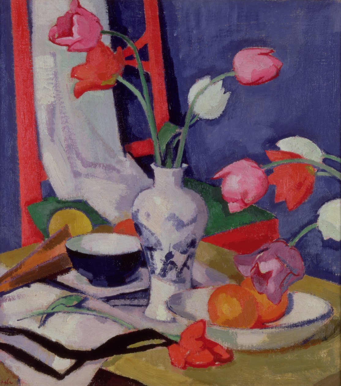 Tulipaner og frugt, ca. 1919 (olie på lærred) af Samuel John Peploe