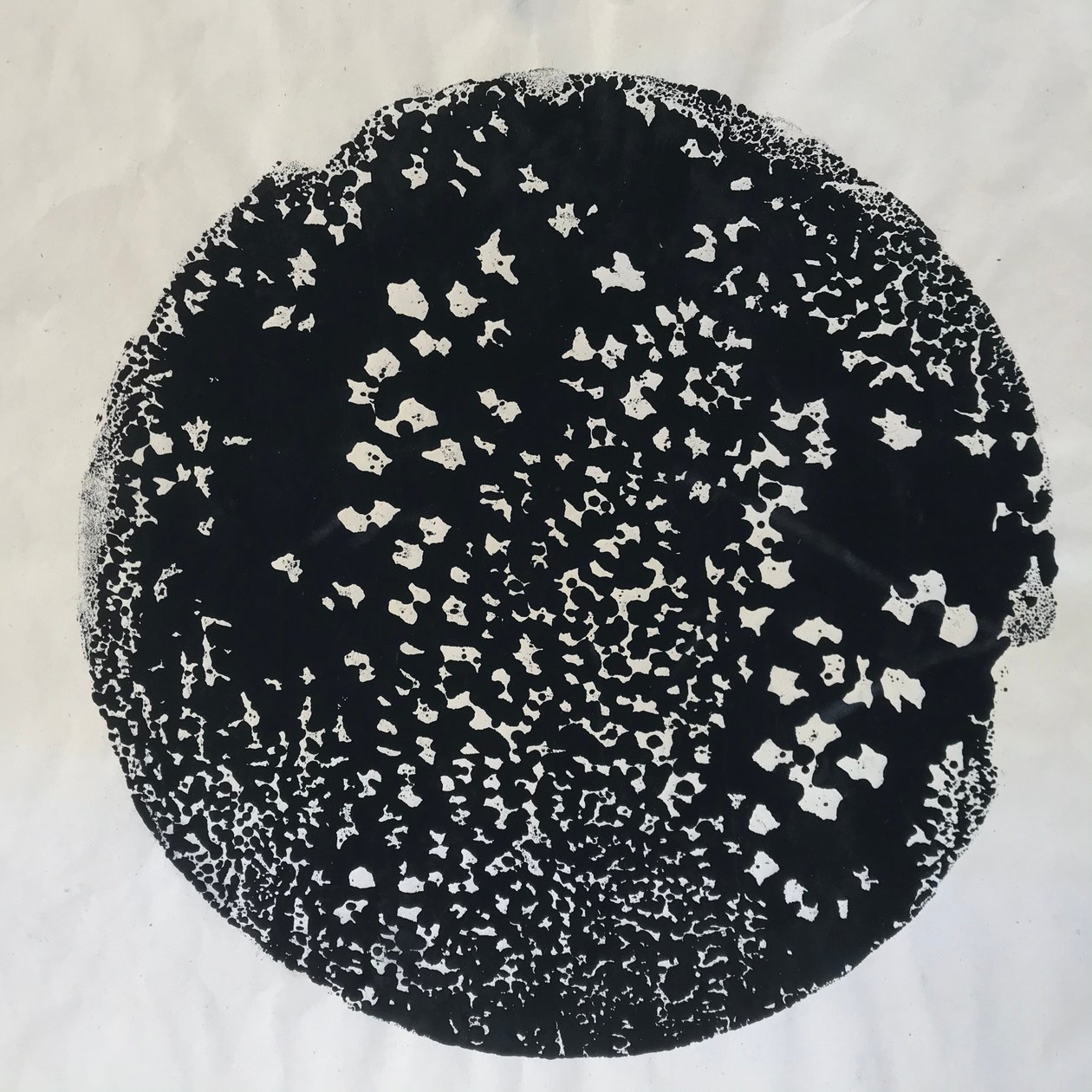 Simpelthen sort, 2020 af Sarah Thompson Engels