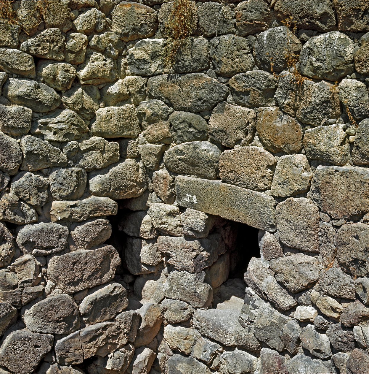 Nuragisk kultur (Nuraghi) Sardinsk: Ruinerne af den nuragiske by på det megalitiske sted Su Nuraxi: Det kongelige tårn. 1100-1050 f.Kr. Handel Sardinien Italien af Sardinia Nuragic Civilization