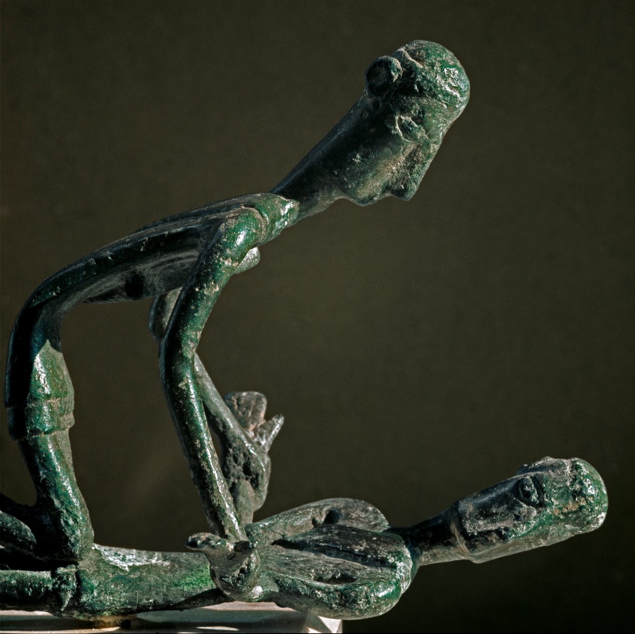 Nuragisk kultur (nuraghi) Sardinsk: skulptureret gruppe af bronzebrydere. Fra bjerget Arcosu. 8.-7. århundrede f.Kr. Cagliari, Nationalt Arkæologisk Museum, Sardinien, Italien af Sardinia Nuragic Civilization
