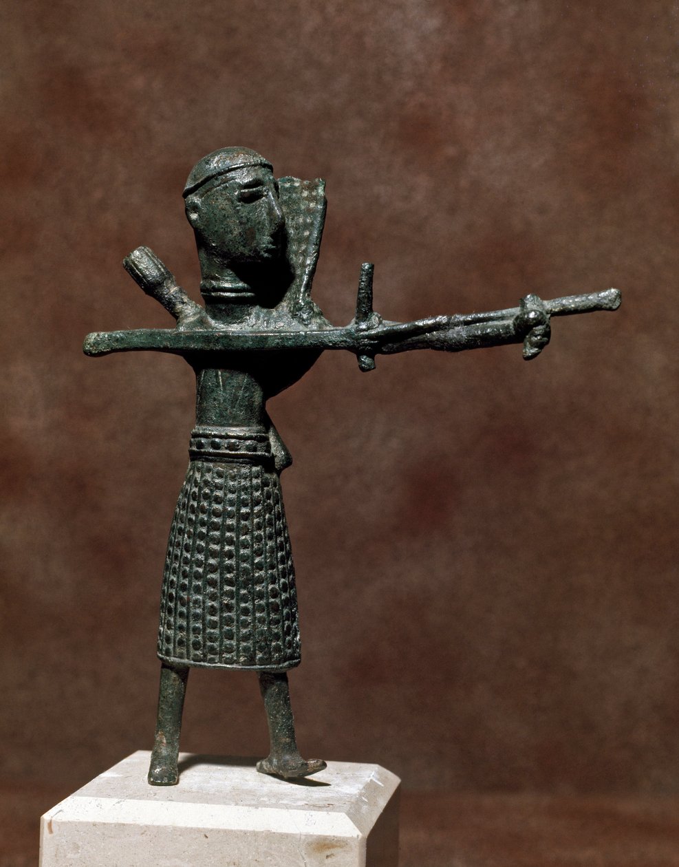Nuragisk kultur (nuraghi) sardinsk: statuette af kriger iført en orientalsk bronze-nederdel. 8.-7. århundrede f.Kr. Cagliari, Nationalt Arkæologisk Museum, Sardinien, Italien af Sardinia Nuragic Civilization