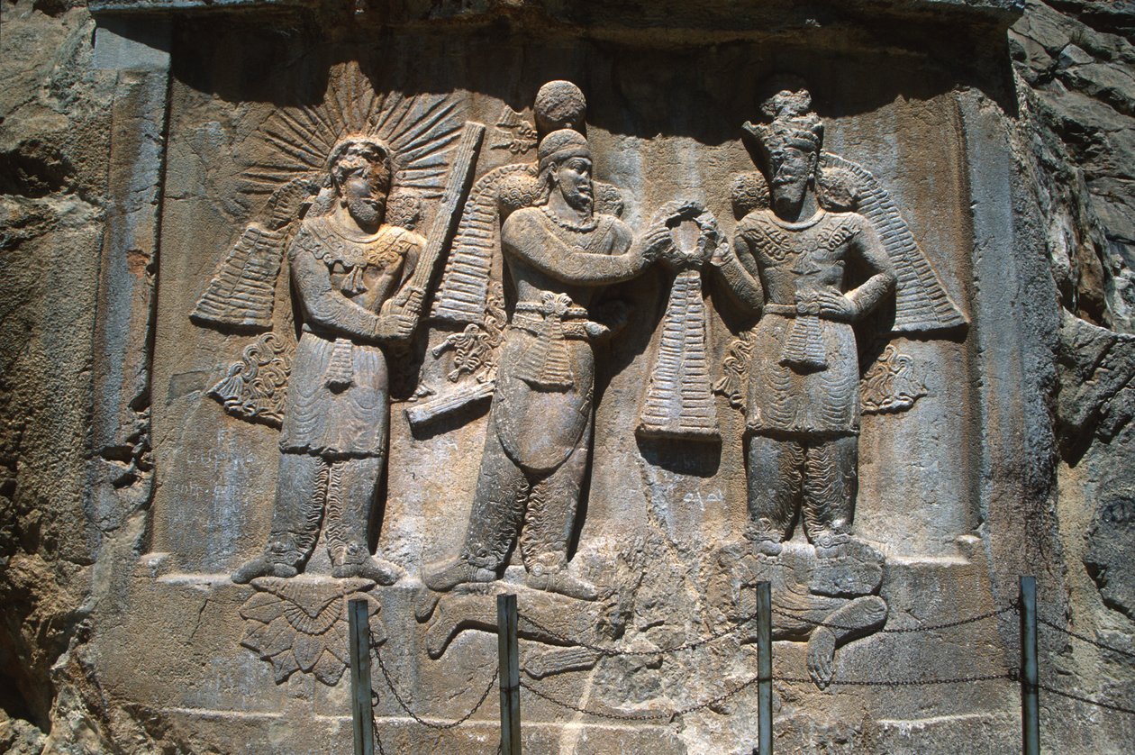 Relief uden for grotterne, der viser kong Ardeshir II