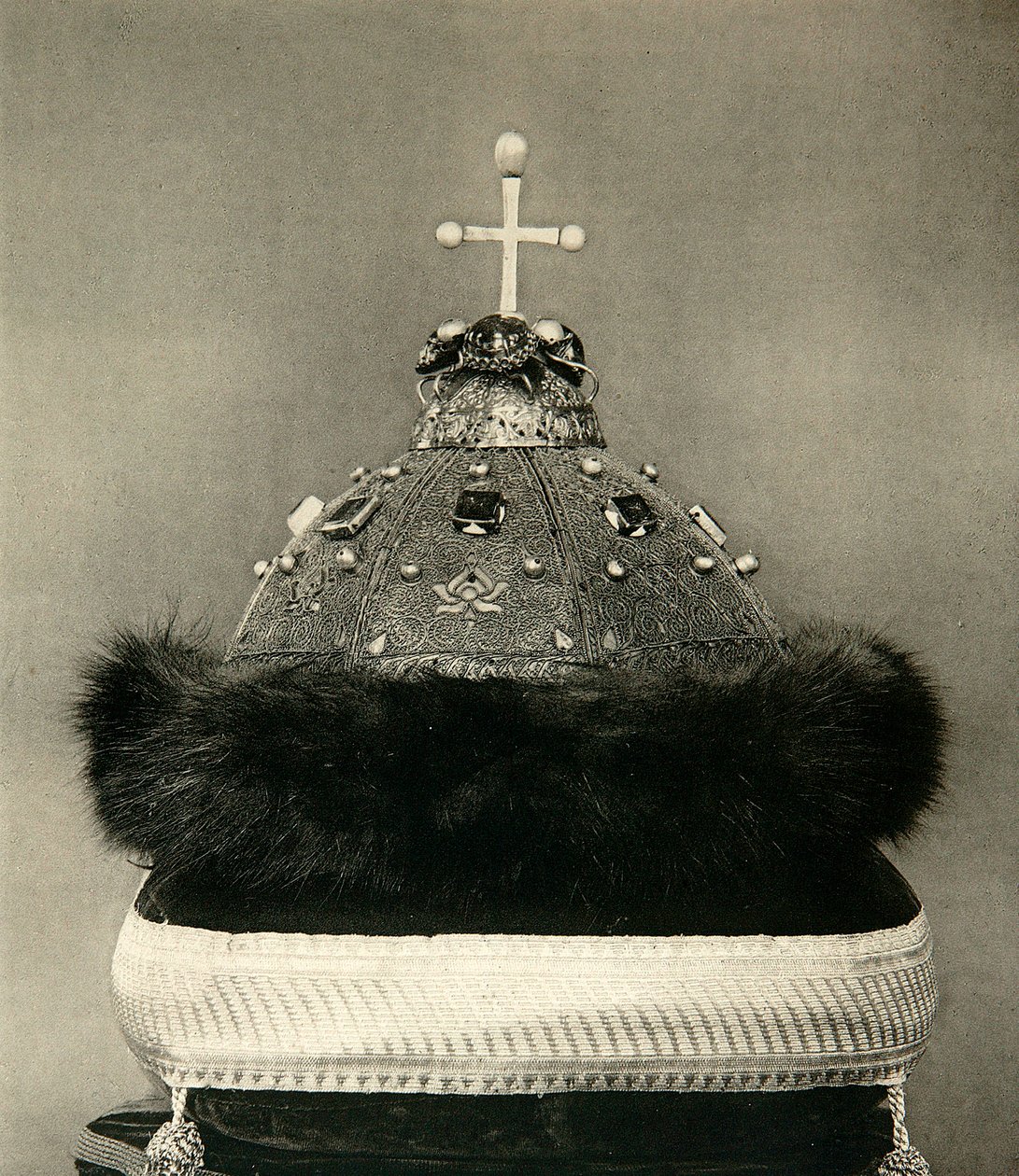 Monomakhs Cap, før 1884 af Scherer Nabholz and Co